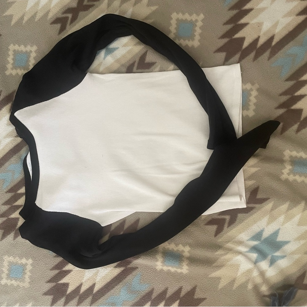 SHEIN Black and White Long Sleeve Tee